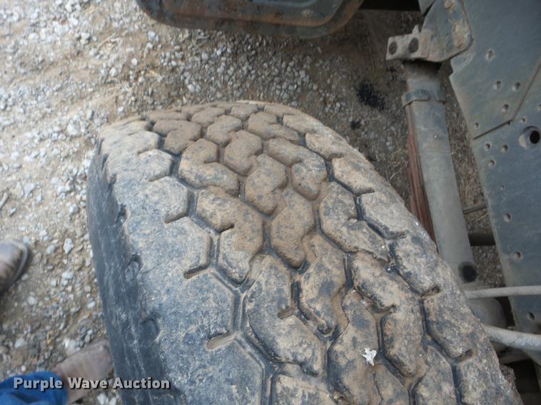 image for item J8536 1978 International F2574 crane truck