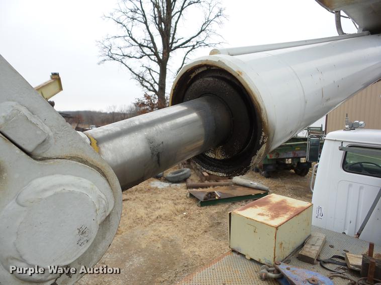 image for item J8536 1978 International F2574 crane truck