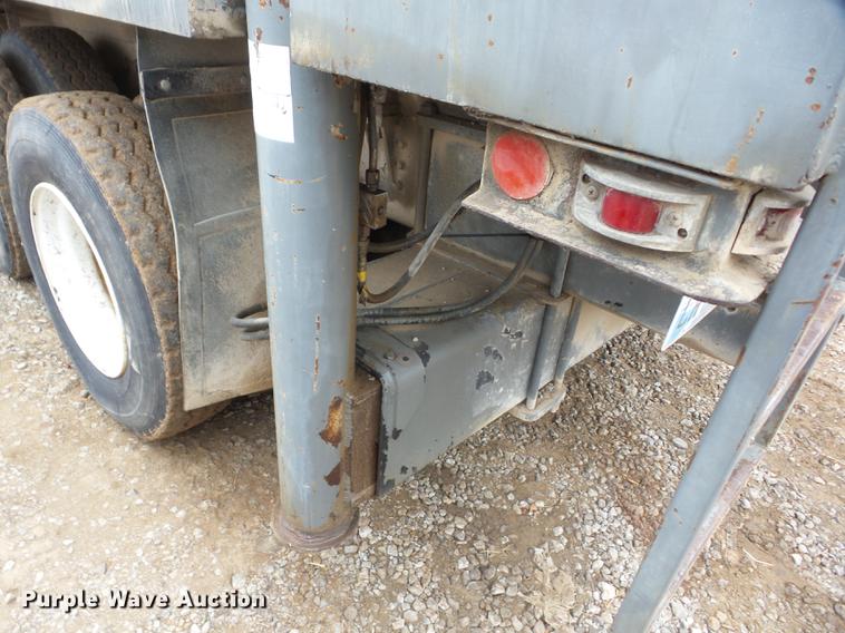 image for item J8536 1978 International F2574 crane truck