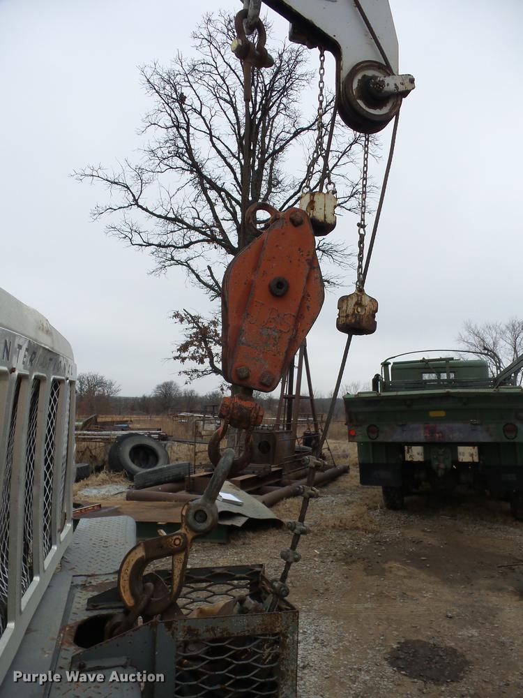 image for item J8536 1978 International F2574 crane truck