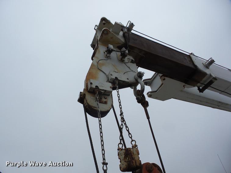 image for item J8536 1978 International F2574 crane truck