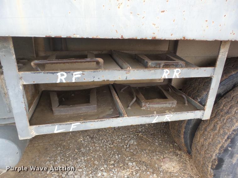 image for item J8536 1978 International F2574 crane truck