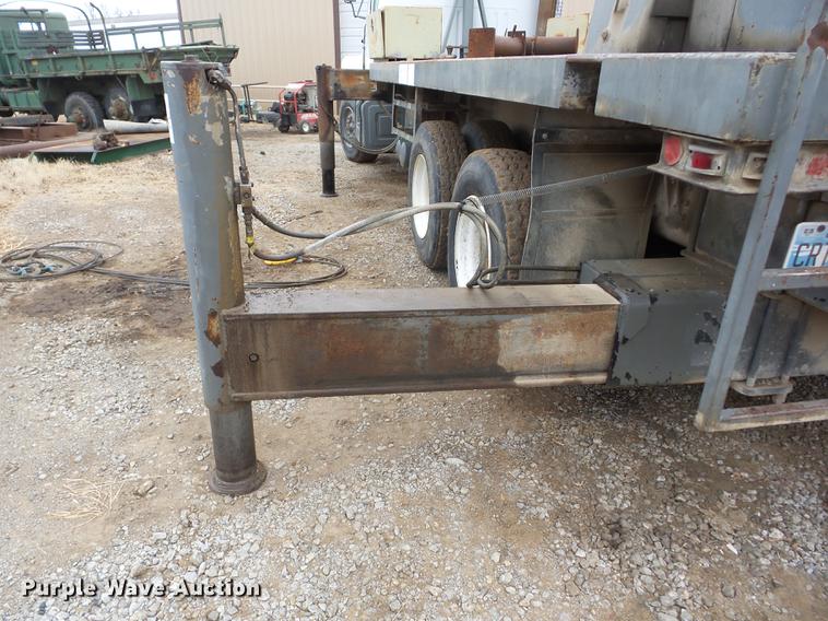 image for item J8536 1978 International F2574 crane truck