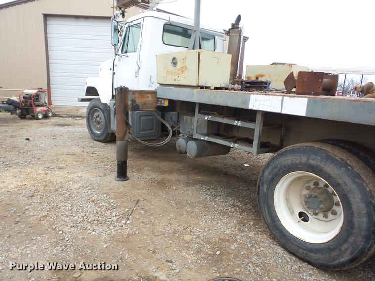 image for item J8536 1978 International F2574 crane truck