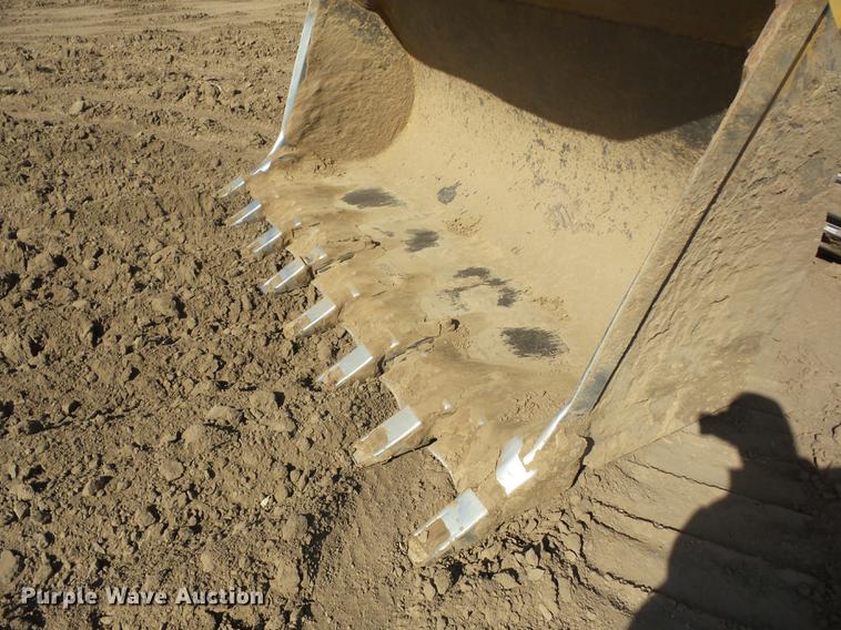 image for item J8538 2002 John Deere 755C track loader