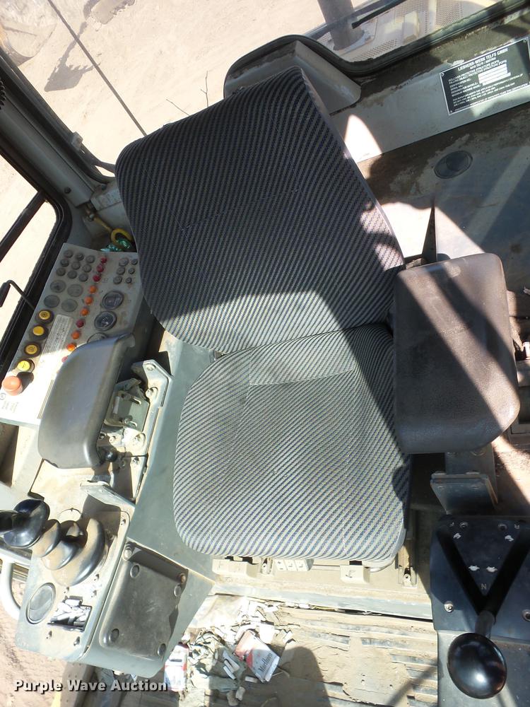 image for item J8538 2002 John Deere 755C track loader