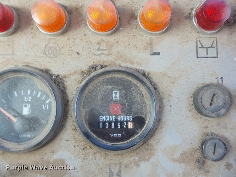 image for item J8538 2002 John Deere 755C track loader