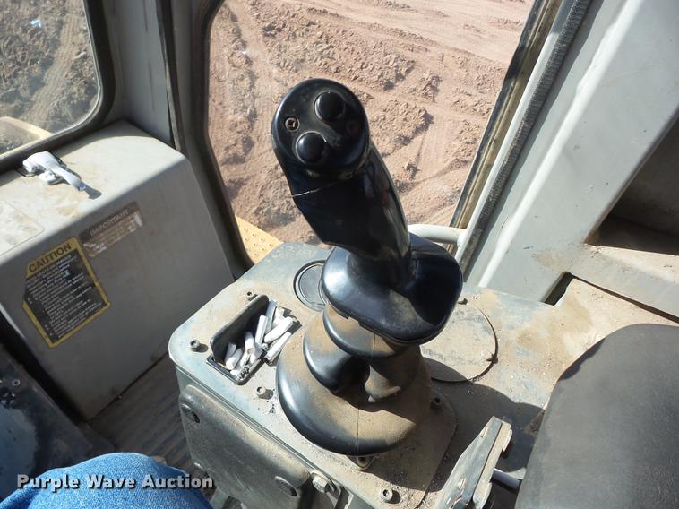 image for item J8538 2002 John Deere 755C track loader