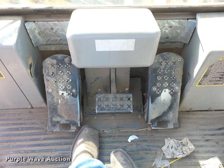 image for item J8538 2002 John Deere 755C track loader