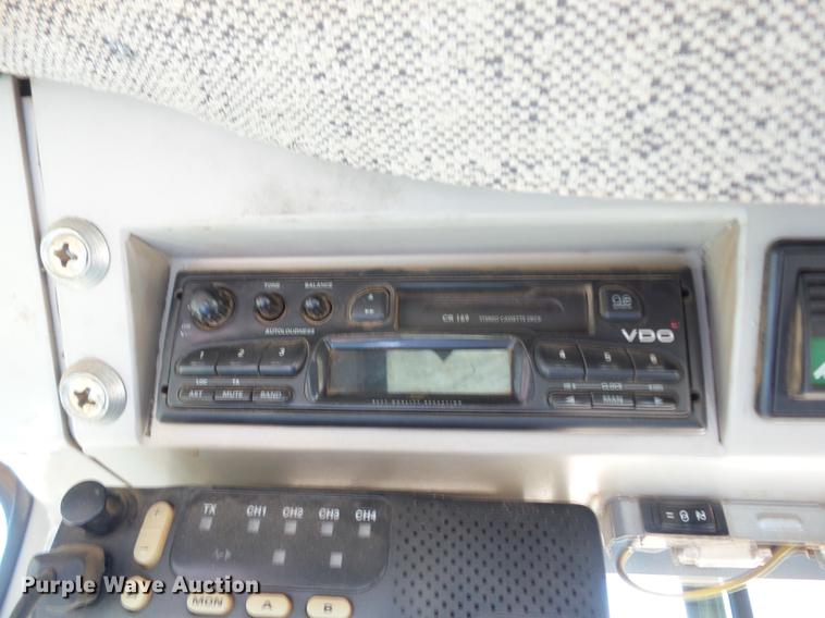 image for item J8538 2002 John Deere 755C track loader