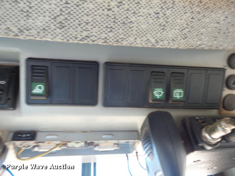 image for item J8538 2002 John Deere 755C track loader