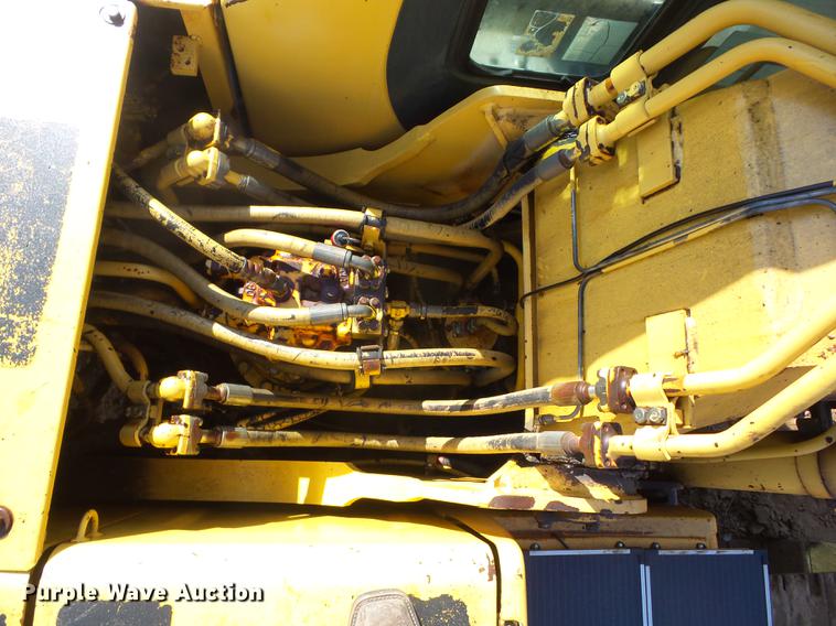 image for item K6282 1997 Komatsu PC200LC-6LE excavator