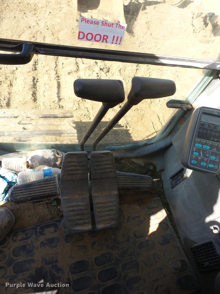 image for item K6282 1997 Komatsu PC200LC-6LE excavator