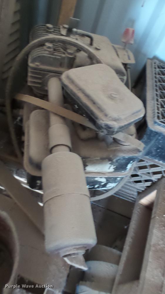 image for item BZ9127 Mayrath square bale elevator