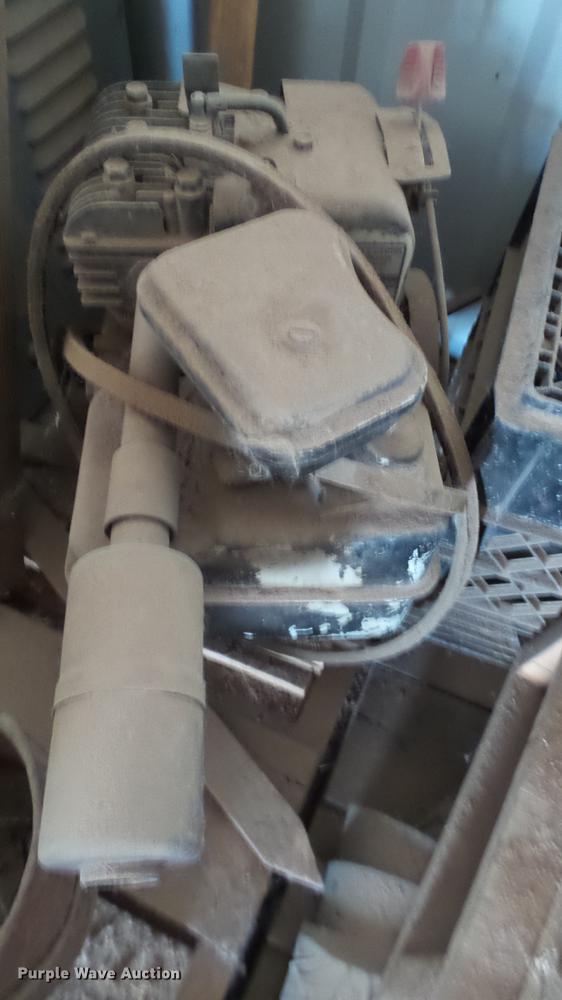 image for item BZ9127 Mayrath square bale elevator