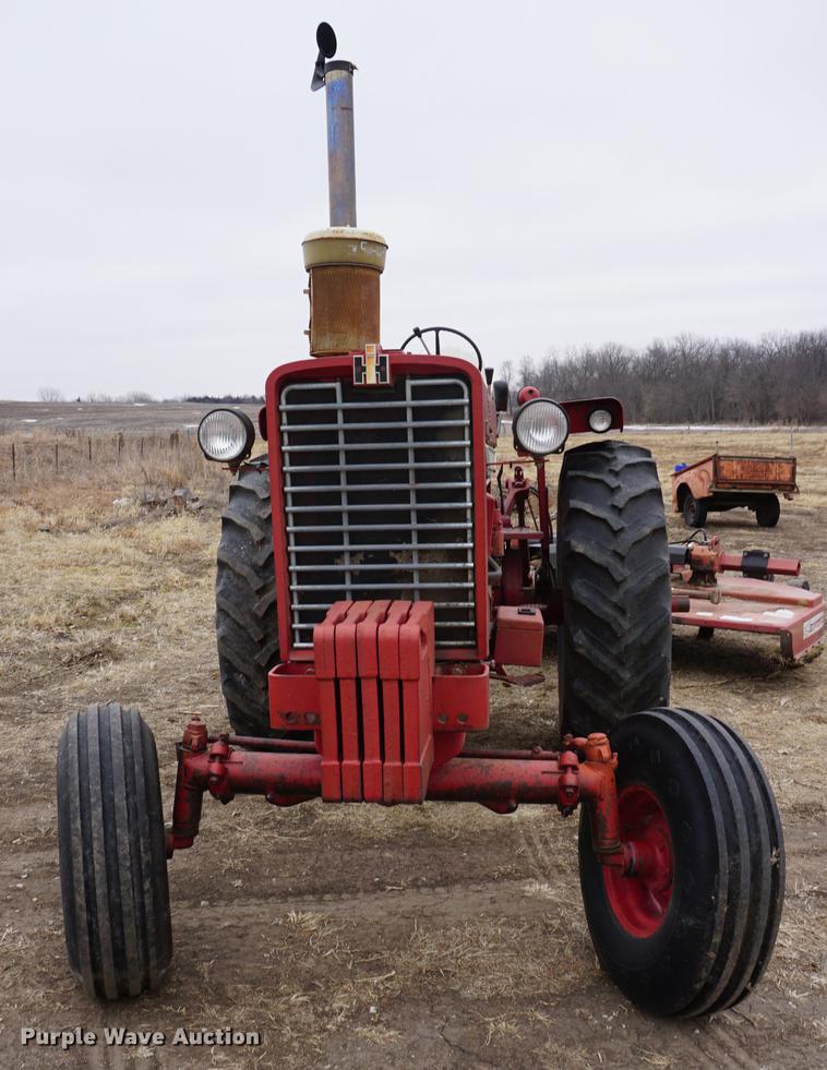 image for item DB0427 1970 International 1456 tractor