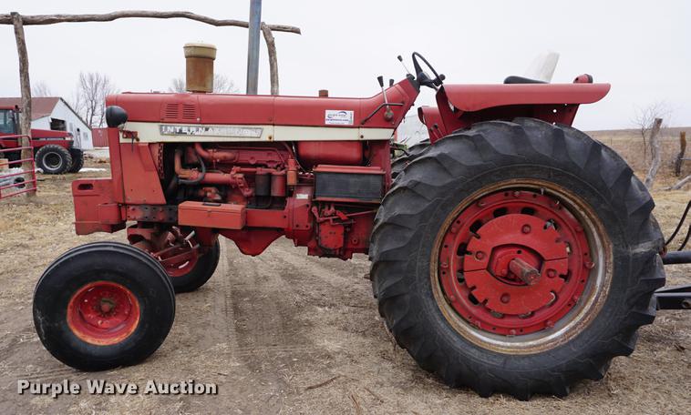 image for item DB0427 1970 International 1456 tractor