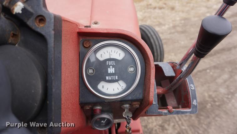 image for item DB0427 1970 International 1456 tractor