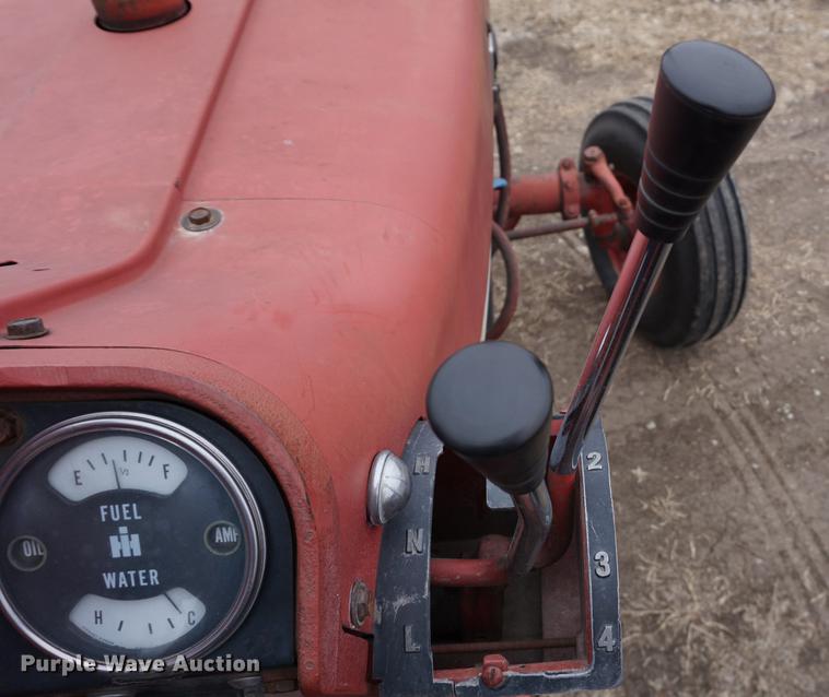image for item DB0427 1970 International 1456 tractor