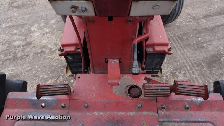 image for item DB0427 1970 International 1456 tractor