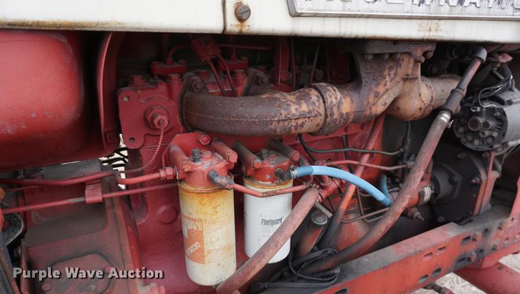 image for item DB0427 1970 International 1456 tractor