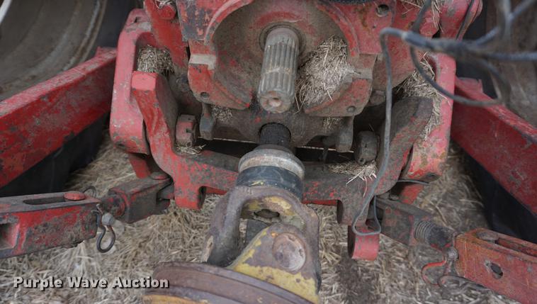 image for item DB0427 1970 International 1456 tractor