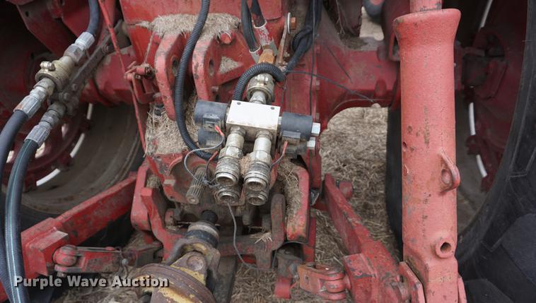 image for item DB0427 1970 International 1456 tractor
