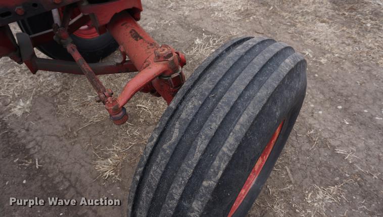 image for item DB0427 1970 International 1456 tractor