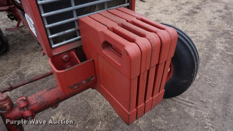 image for item DB0427 1970 International 1456 tractor