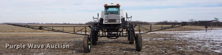 image for item DB0443 1998 SpraCoupe 4640 self-propelled sprayer