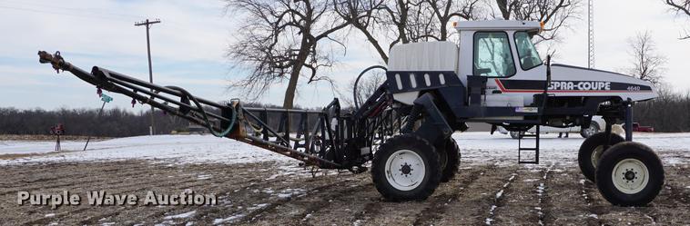 image for item DB0443 1998 SpraCoupe 4640 self-propelled sprayer