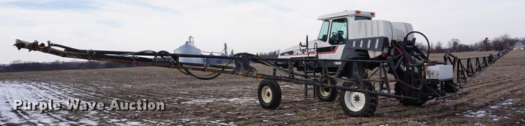 image for item DB0443 1998 SpraCoupe 4640 self-propelled sprayer