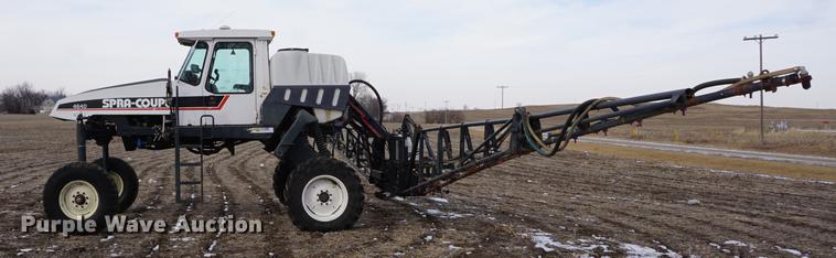image for item DB0443 1998 SpraCoupe 4640 self-propelled sprayer