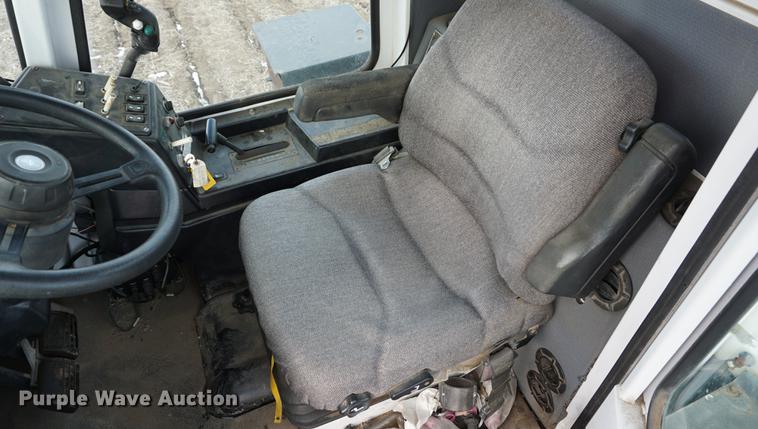 image for item DB0443 1998 SpraCoupe 4640 self-propelled sprayer