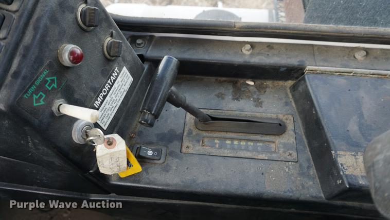 image for item DB0443 1998 SpraCoupe 4640 self-propelled sprayer