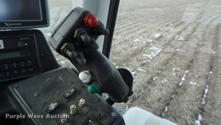 image for item DB0443 1998 SpraCoupe 4640 self-propelled sprayer