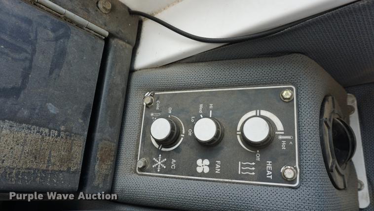 image for item DB0443 1998 SpraCoupe 4640 self-propelled sprayer