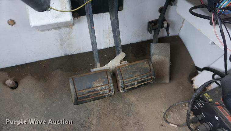 image for item DB0443 1998 SpraCoupe 4640 self-propelled sprayer