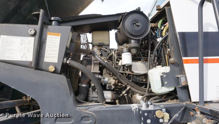 image for item DB0443 1998 SpraCoupe 4640 self-propelled sprayer