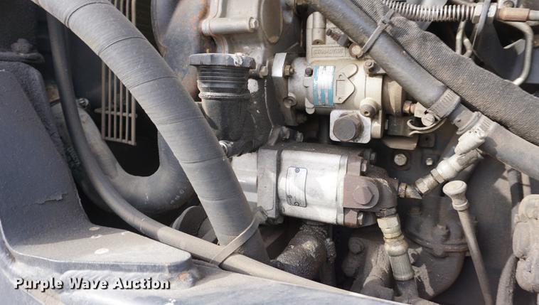 image for item DB0443 1998 SpraCoupe 4640 self-propelled sprayer