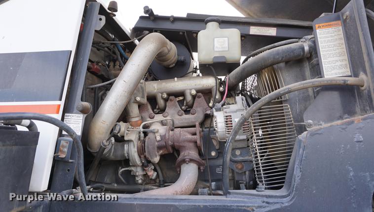 image for item DB0443 1998 SpraCoupe 4640 self-propelled sprayer