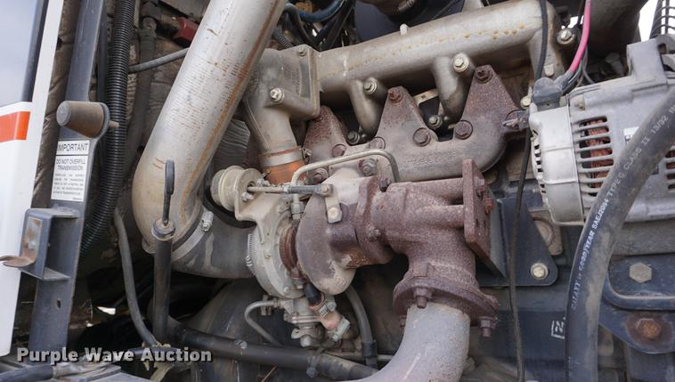 image for item DB0443 1998 SpraCoupe 4640 self-propelled sprayer