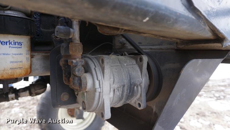 image for item DB0443 1998 SpraCoupe 4640 self-propelled sprayer