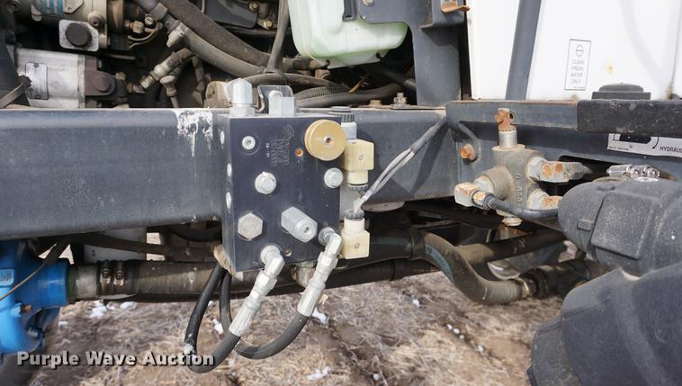 image for item DB0443 1998 SpraCoupe 4640 self-propelled sprayer