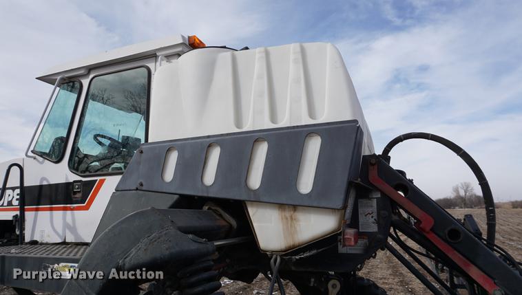 image for item DB0443 1998 SpraCoupe 4640 self-propelled sprayer