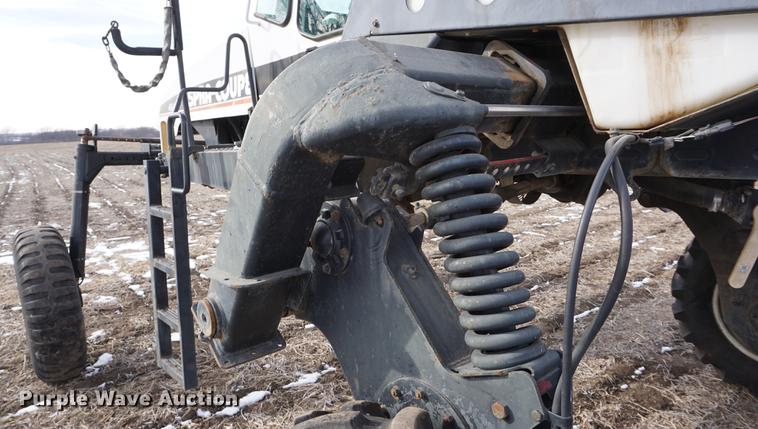 image for item DB0443 1998 SpraCoupe 4640 self-propelled sprayer