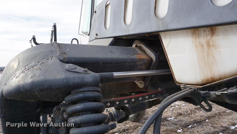 image for item DB0443 1998 SpraCoupe 4640 self-propelled sprayer