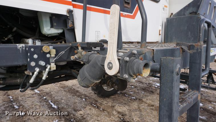 image for item DB0443 1998 SpraCoupe 4640 self-propelled sprayer