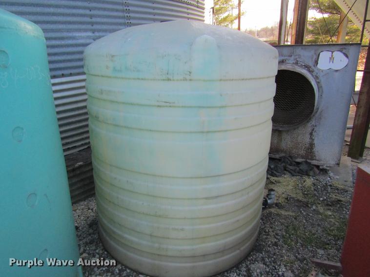 image for item DB5943 (2) poly tanks