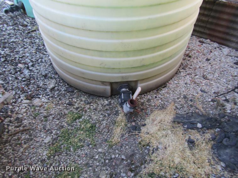 image for item DB5943 (2) poly tanks